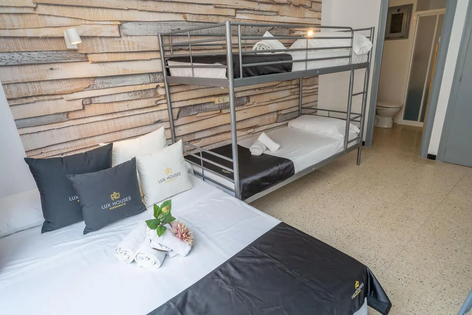 Mary Joe Suites Льорет-де-Мар 0*,  Испания